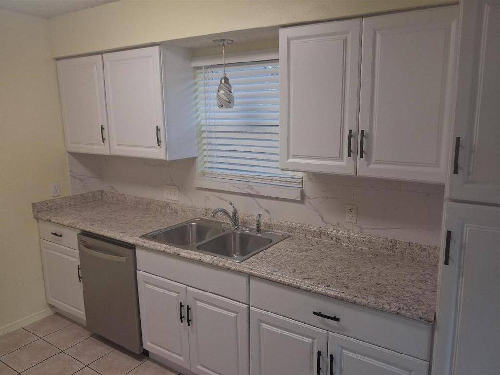 2206 Sexton Drive, Arlington, TX 76015
