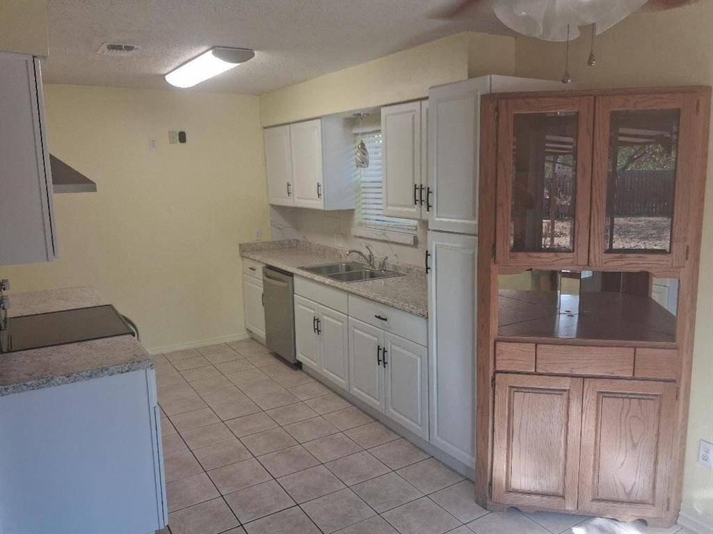 2206 Sexton Drive, Arlington, TX 76015
