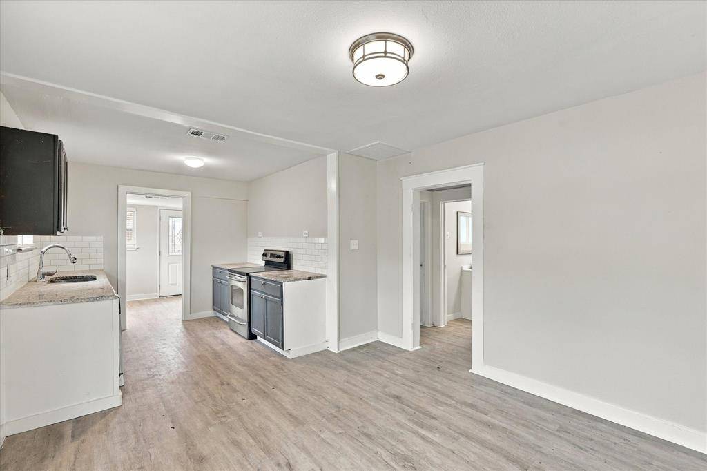 2842 Harlandale Avenue, Dallas, TX 75216