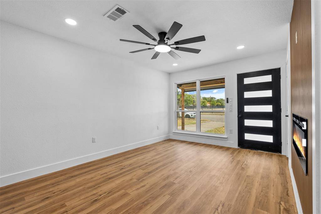 565 alcorn Avenue, Dallas, TX 75217