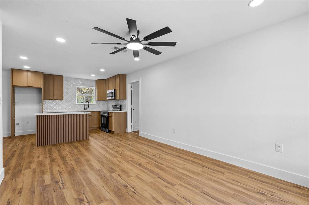 565 alcorn Avenue, Dallas, TX 75217