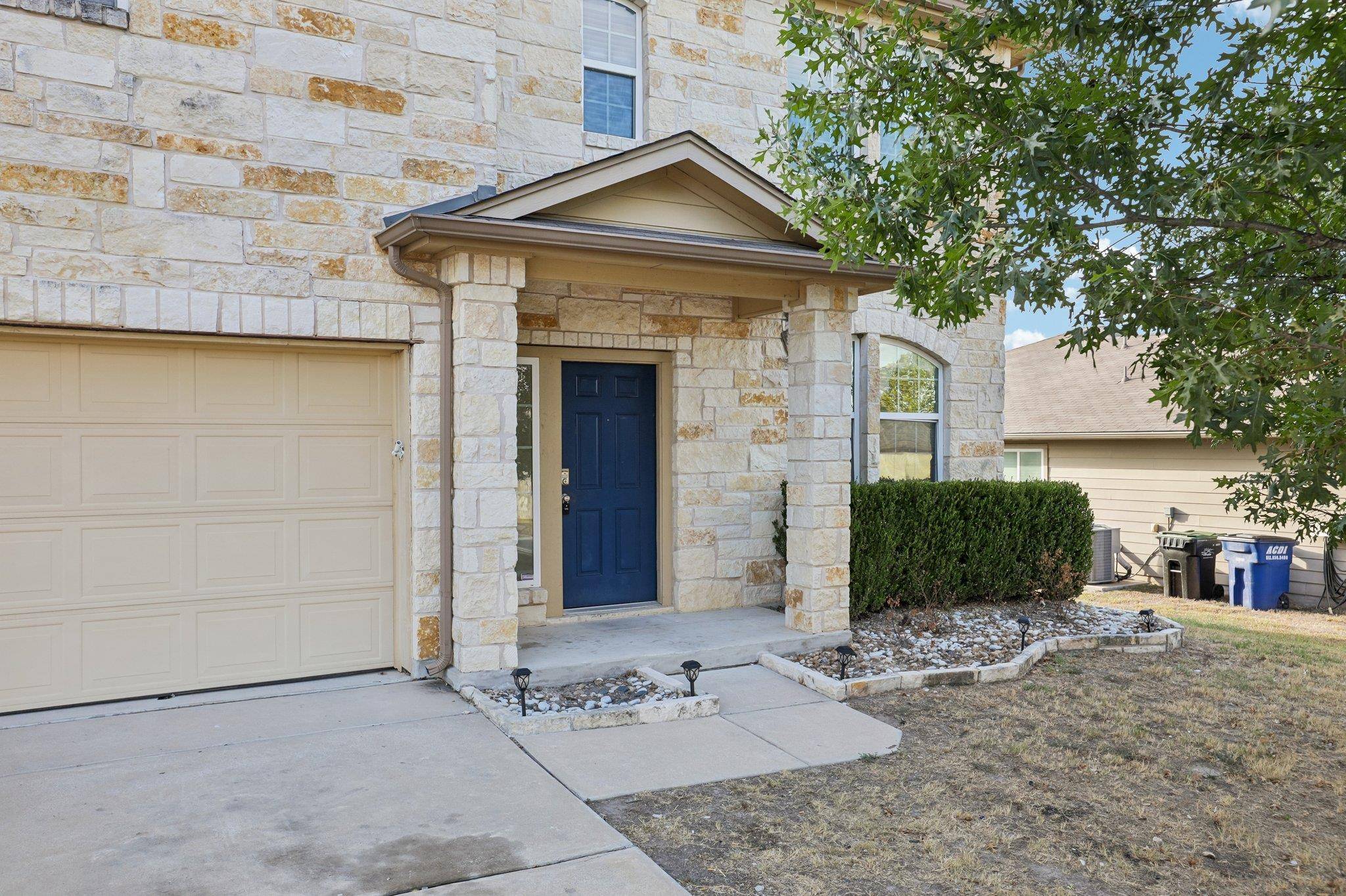 128 Leon River LOOP, Hutto, TX 78634