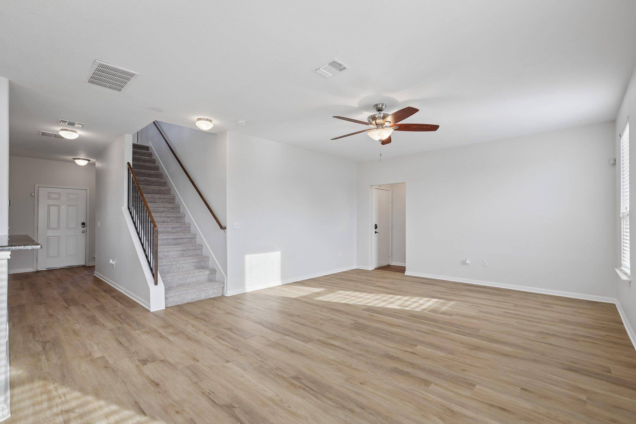 128 Leon River LOOP, Hutto, TX 78634