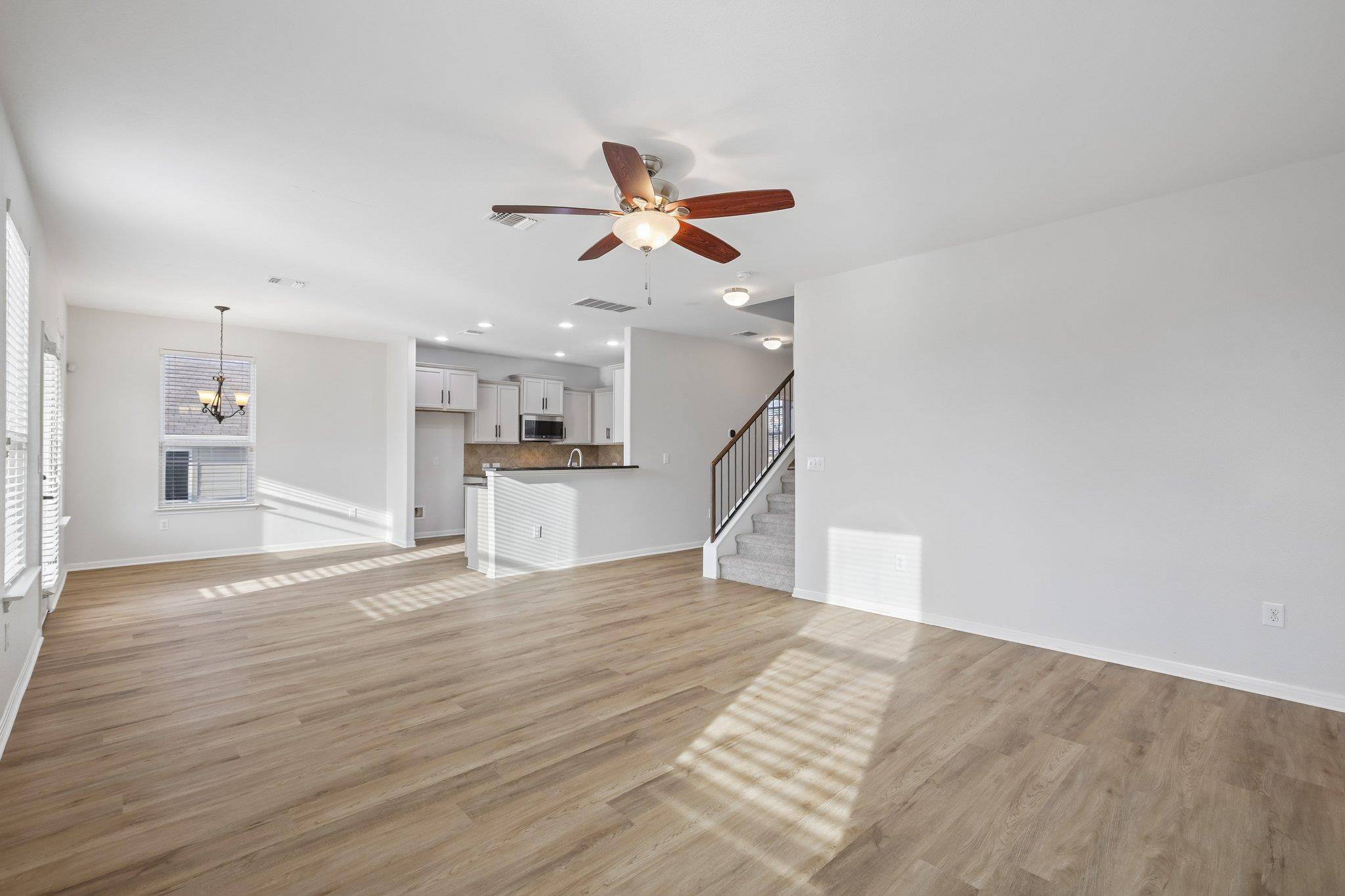 128 Leon River LOOP, Hutto, TX 78634