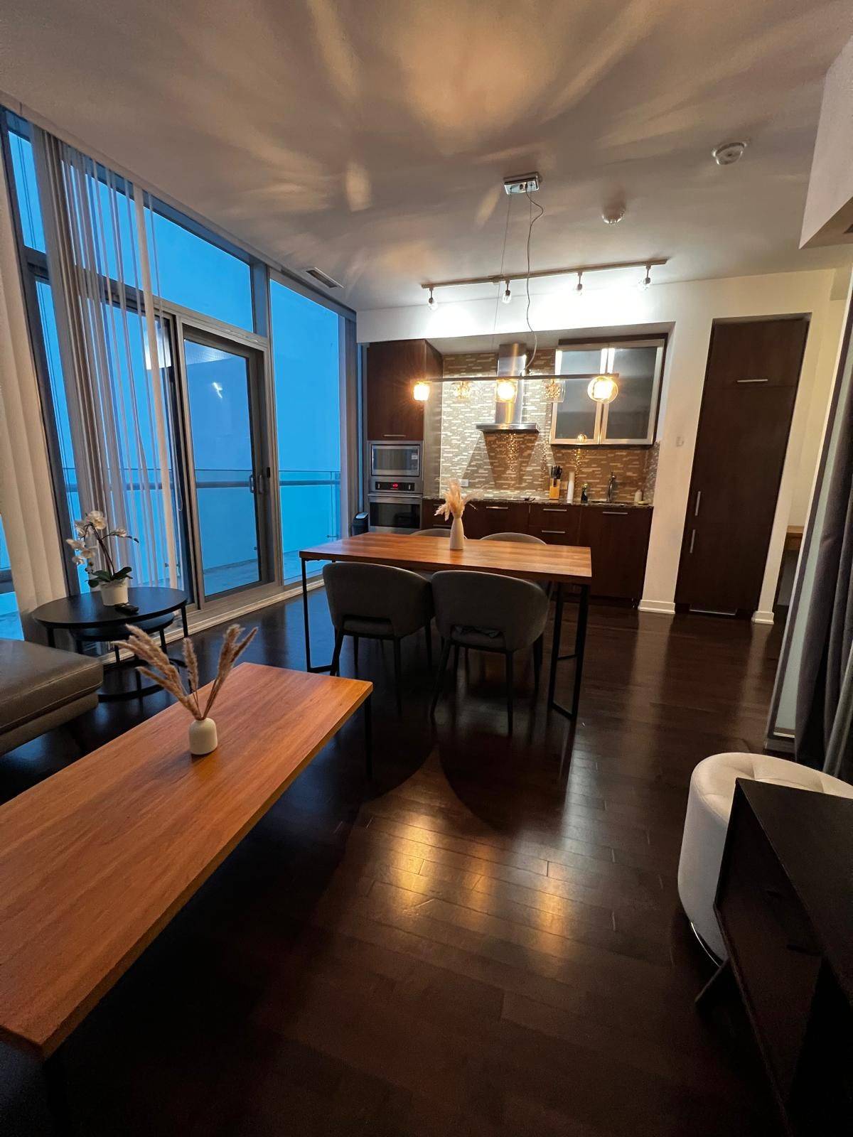 14 York ST #6709, Toronto C01, ON M5J 0B1