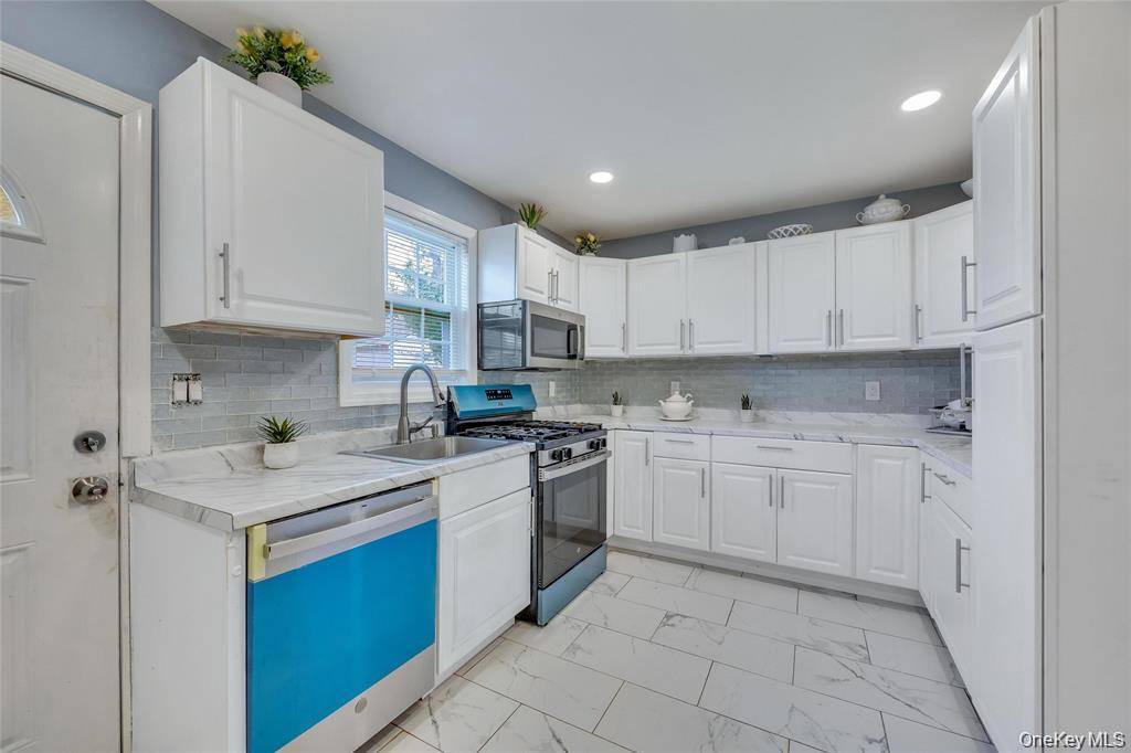 178 Warwick RD, Elmont, NY 11003