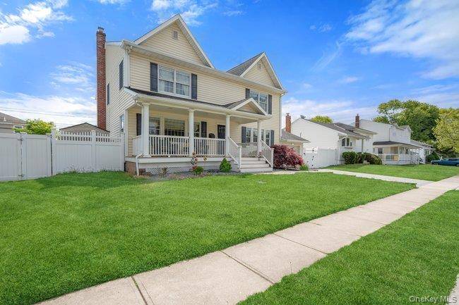 47 Syosset CIR, Syosset, NY 11791