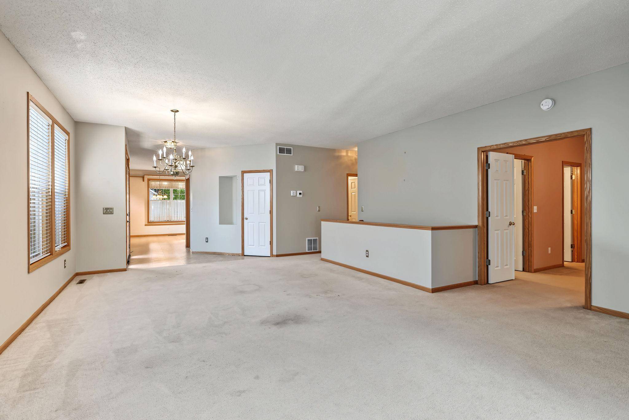 433 Meadowood LN, Burnsville, MN 55337