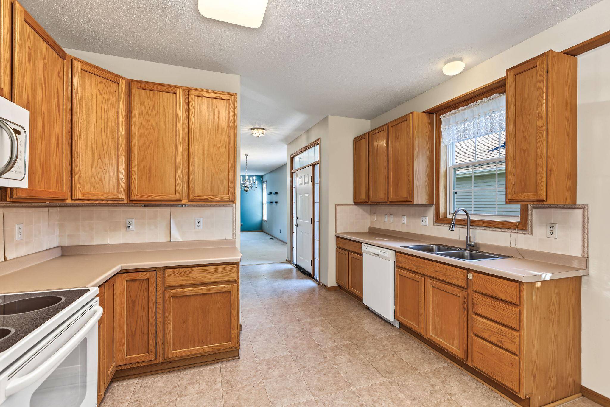 433 Meadowood LN, Burnsville, MN 55337