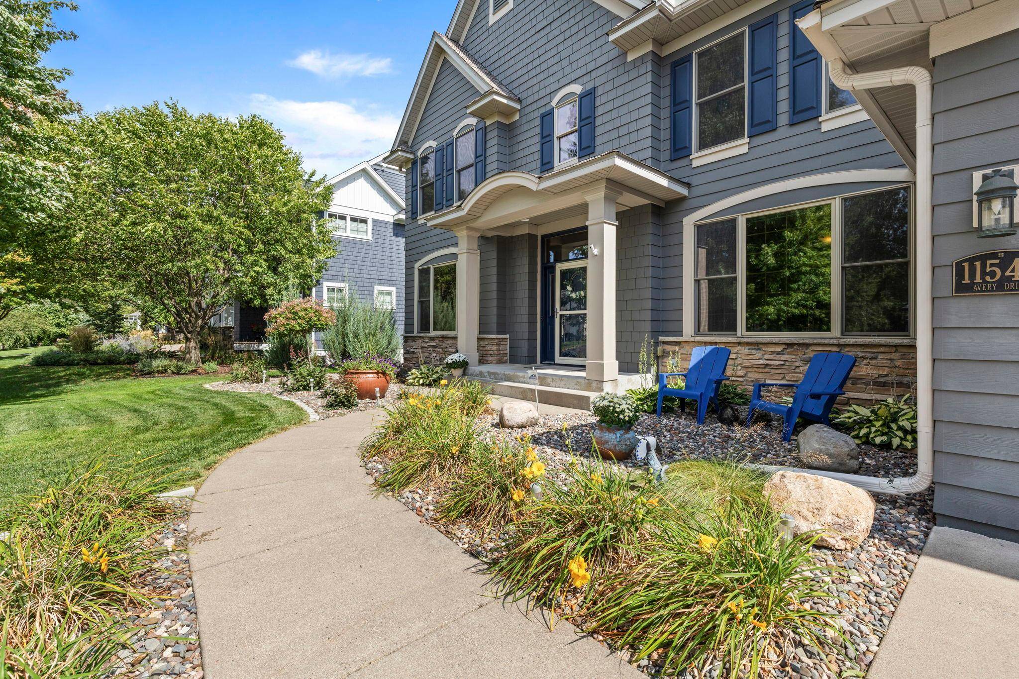 11542 Avery DR, Inver Grove Heights, MN 55077