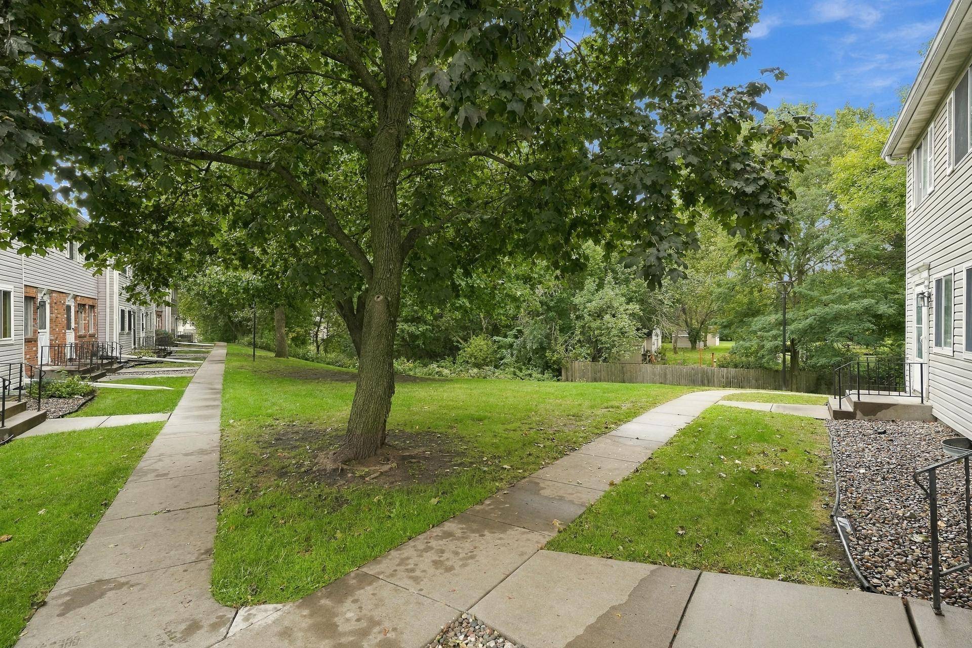 1496 Goodwin AVE N, Oakdale, MN 55128