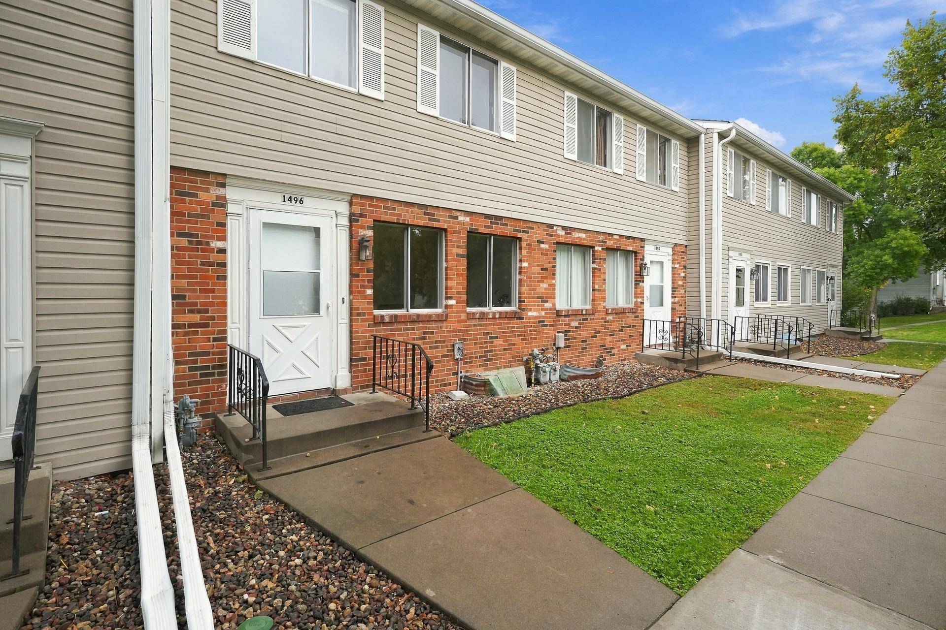 1496 Goodwin AVE N, Oakdale, MN 55128