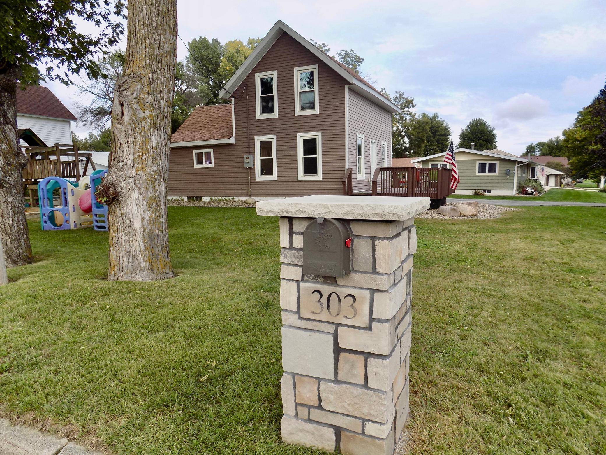 303 1st AVE SE, Grand Meadow, MN 55936