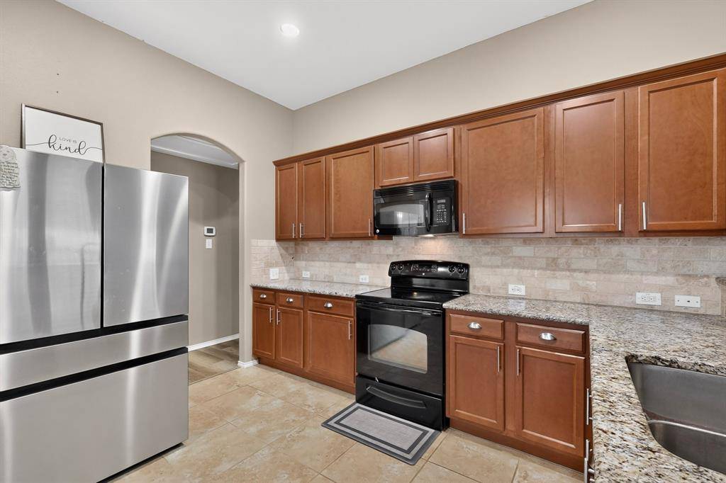 1336 Shelley Drive, Burleson, TX 76028