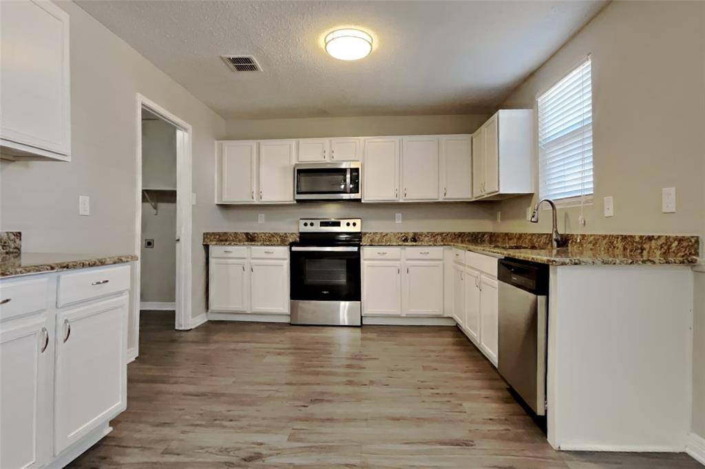 627 Almandora Drive, Arlington, TX 76002