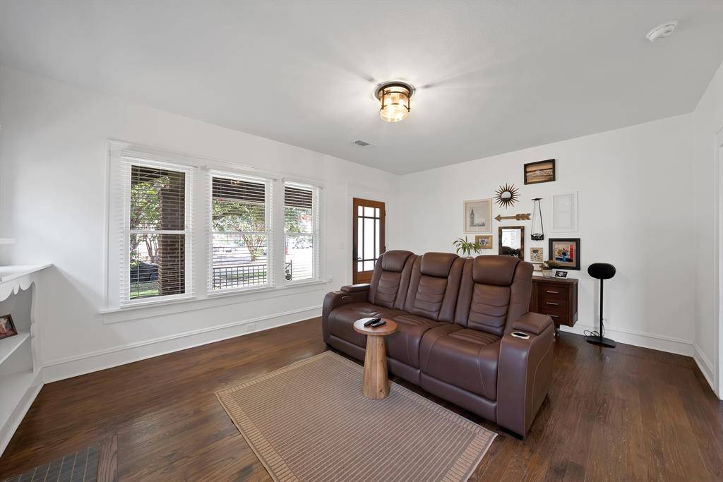 2305 W Rosedale Street S, Fort Worth, TX 76110