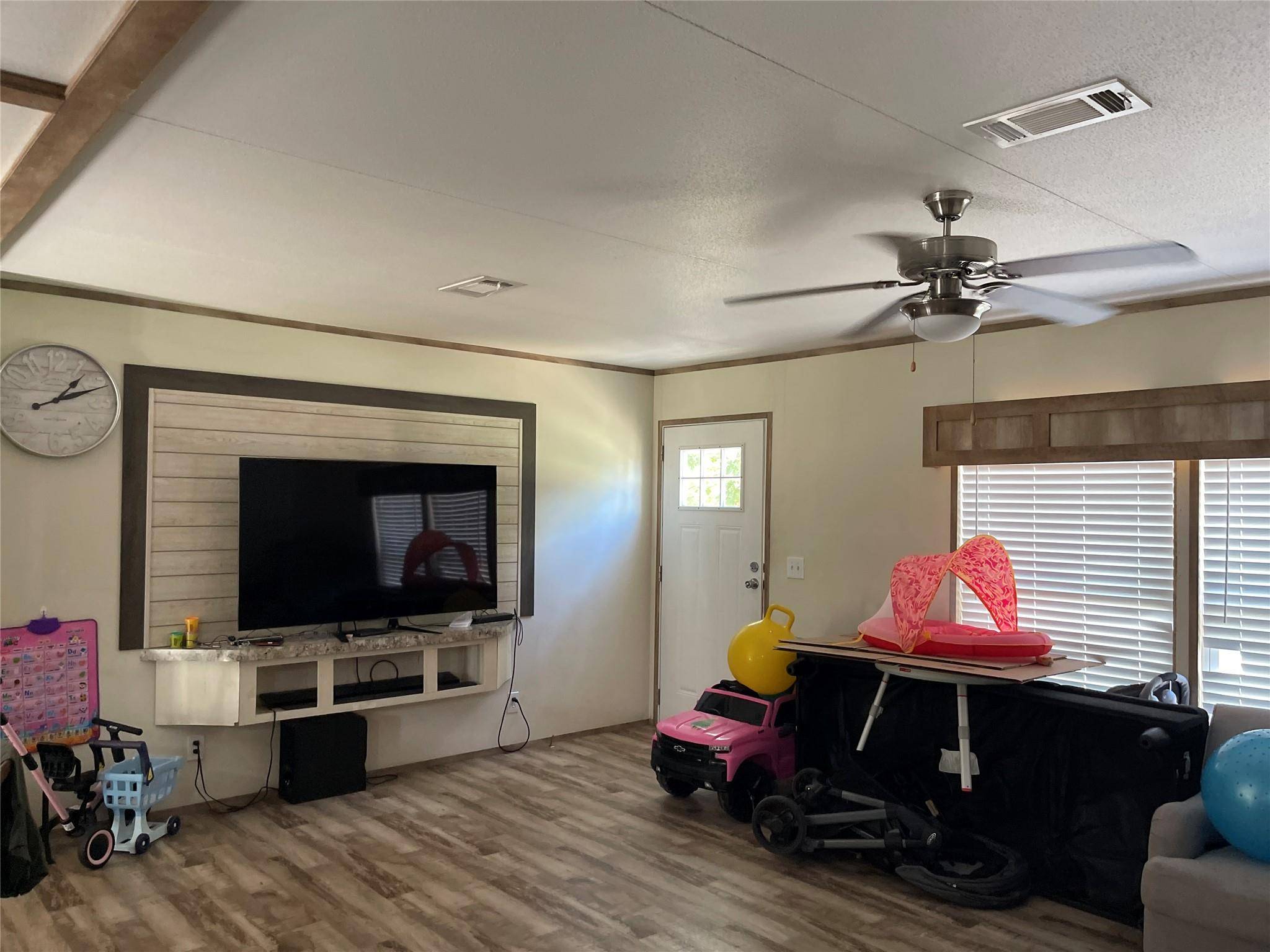 103 Azalea Ave, Elgin, TX 78621