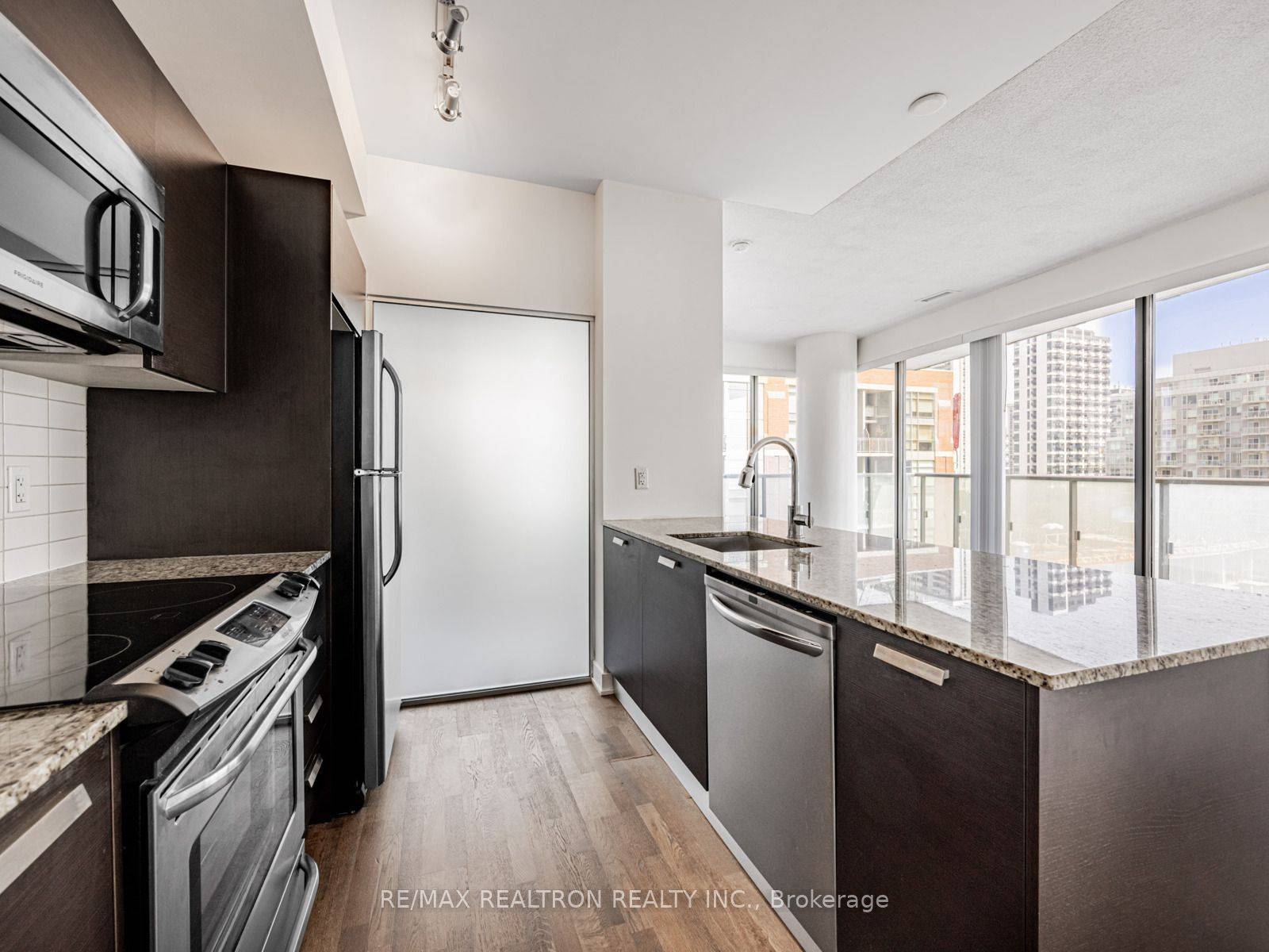1815 Yonge ST #1006, Toronto C10, ON M4T 2A4