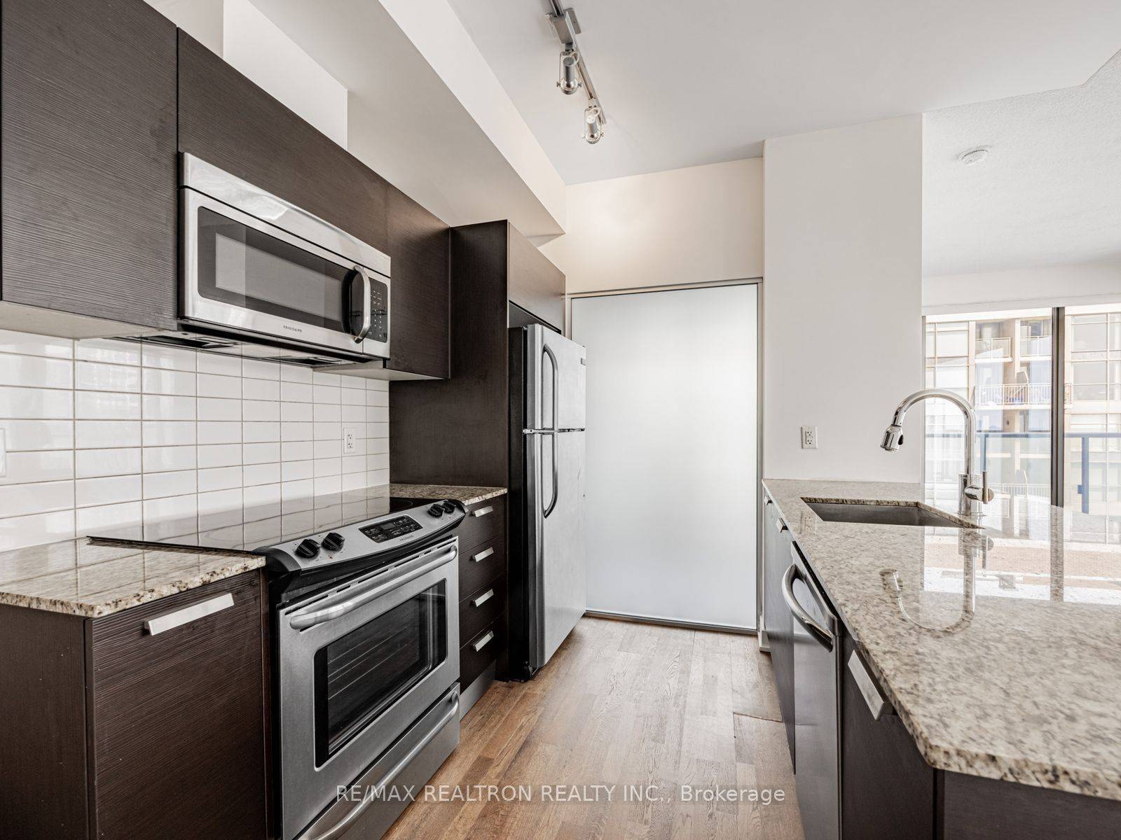 1815 Yonge ST #1006, Toronto C10, ON M4T 2A4