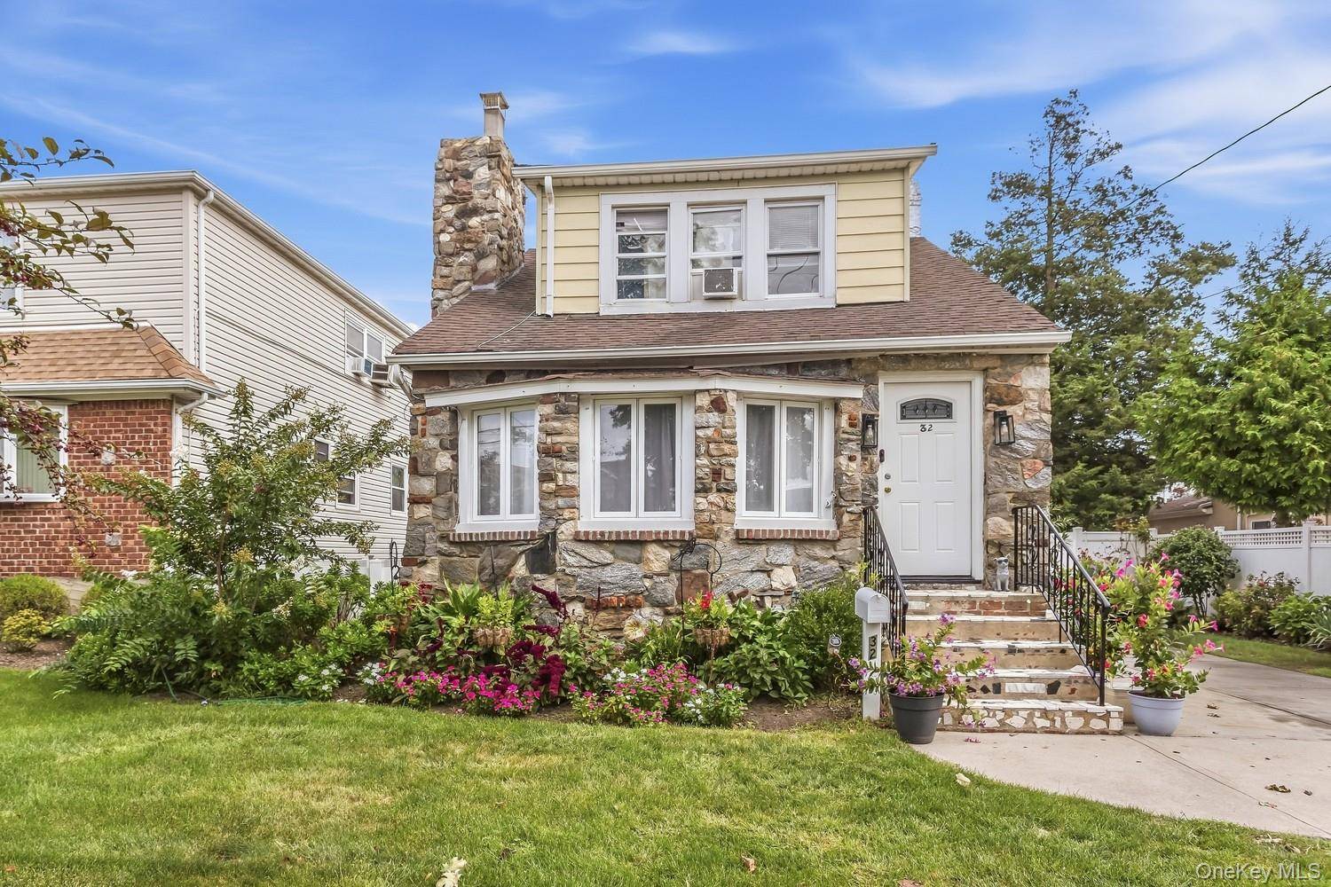 32 Franklin ST, East Rockaway, NY 11518
