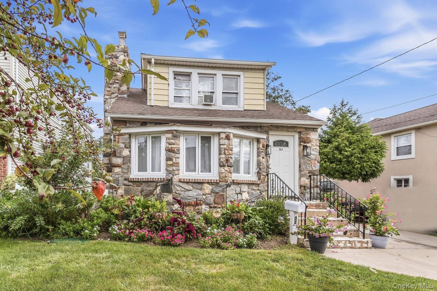 32 Franklin ST, East Rockaway, NY 11518