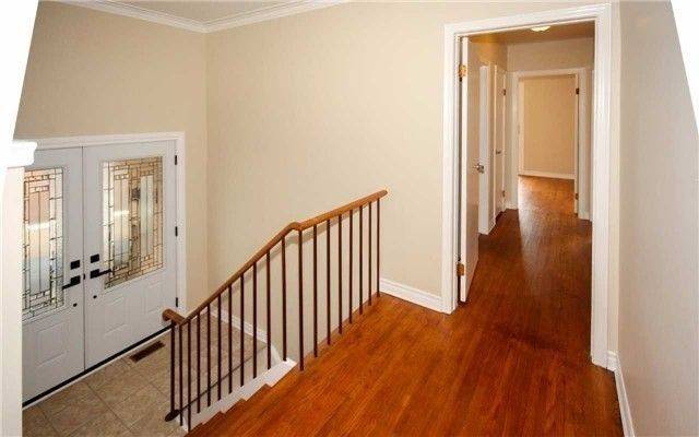 16 Carsbrooke RD, Toronto W08, ON M9C 3C1