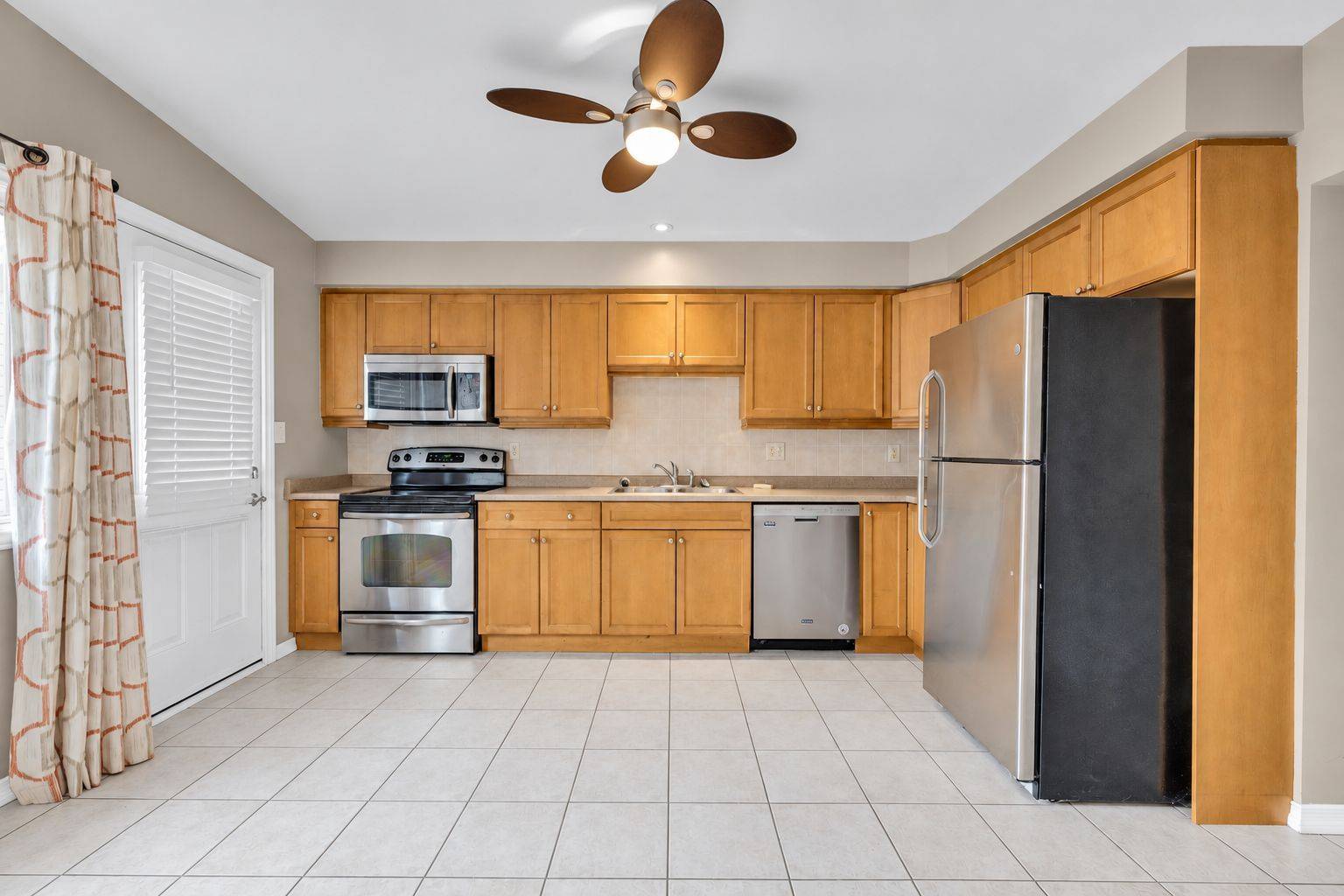 104 Neil AVE #104, Hamilton, ON L8G 2N6