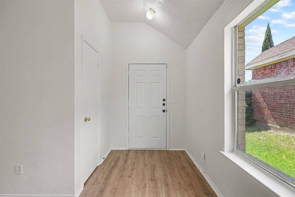 7315 Marsland Lane, Arlington, TX 76001