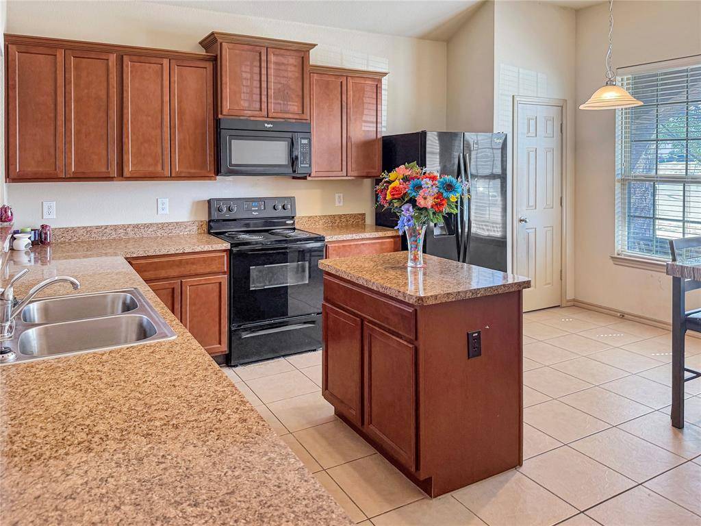 1805 Overlook Drive, Lancaster, TX 75146