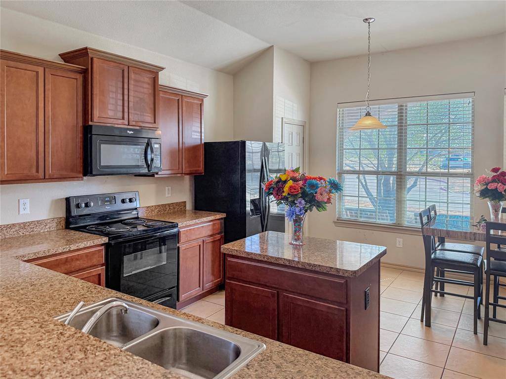 1805 Overlook Drive, Lancaster, TX 75146