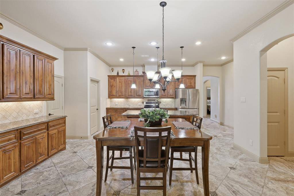 225 Bentley Drive, Midlothian, TX 76065