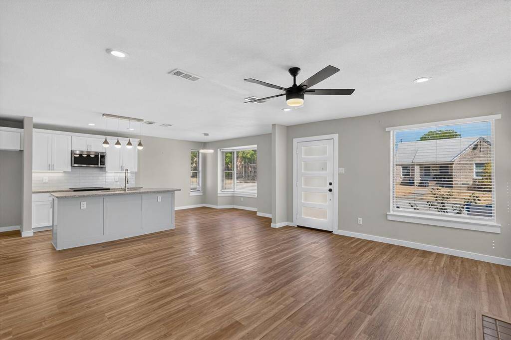 1214 E Waco Avenue, Dallas, TX 75216