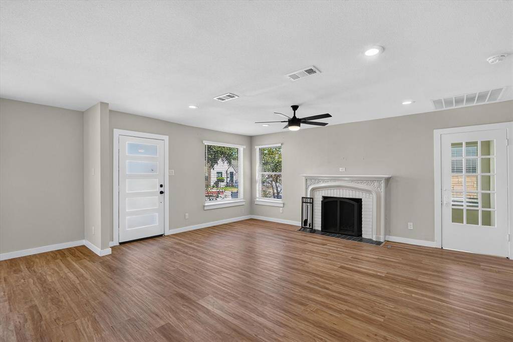 1214 E Waco Avenue, Dallas, TX 75216