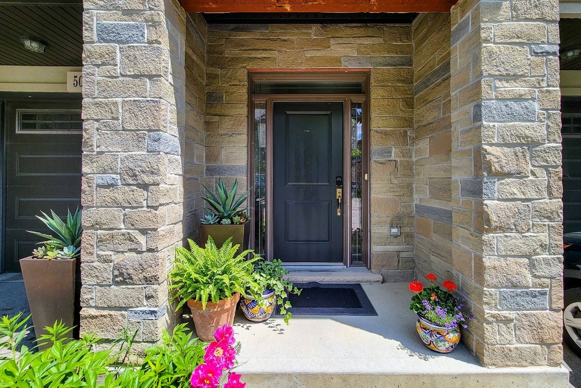 52 Sonoma Valley CRES, Hamilton, ON L9B 0J3