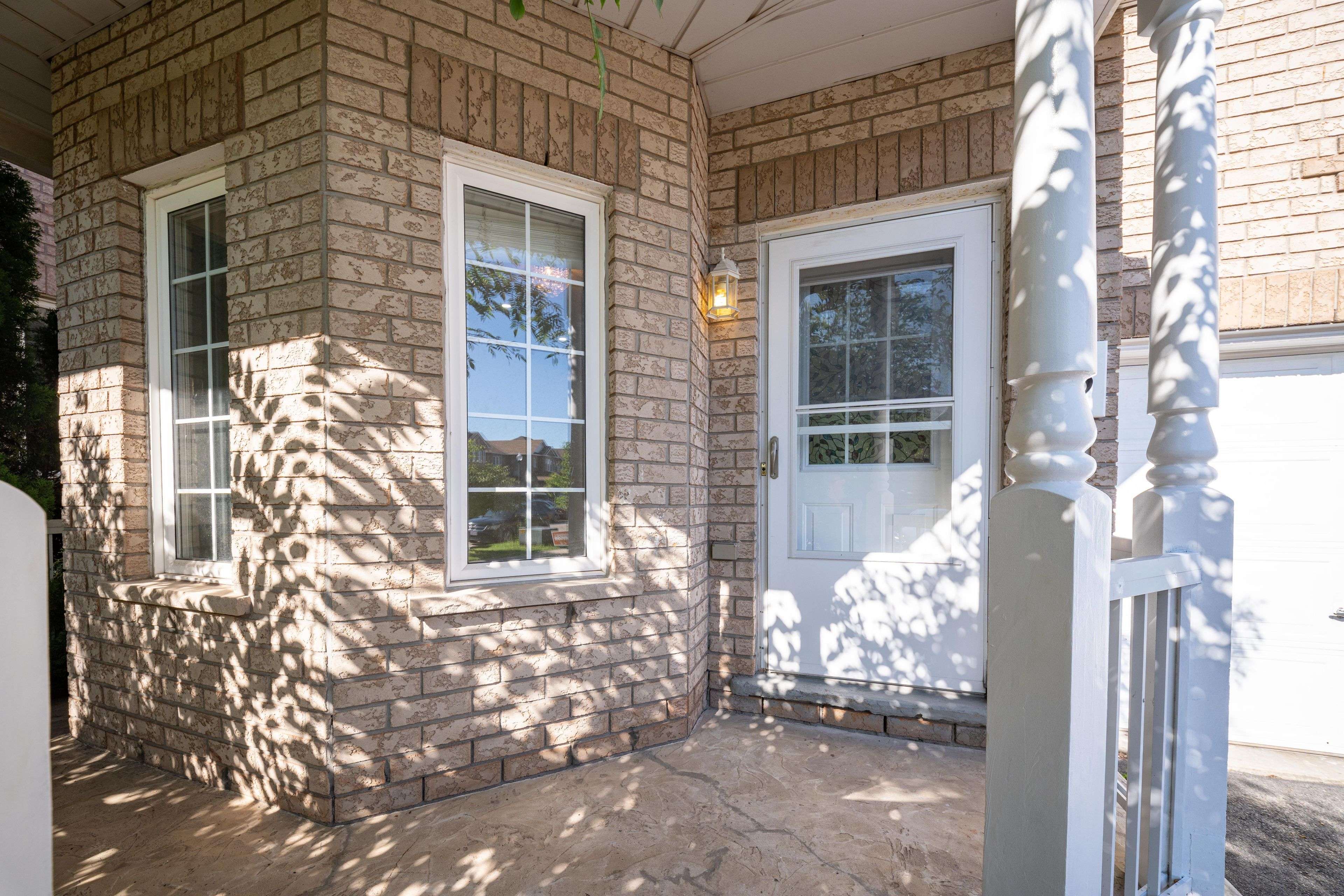 33 Titan DR, Hamilton, ON L8E 5Z9