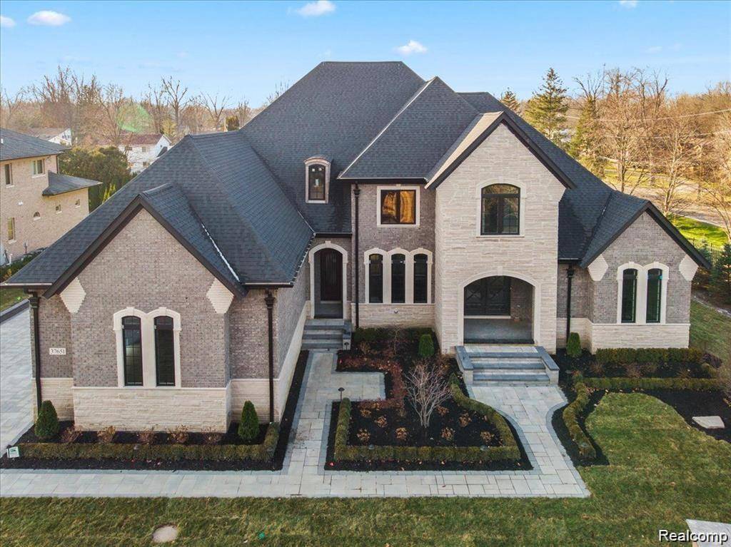 37651 Hidden Valley CT, Clinton Charter Township, MI 48036