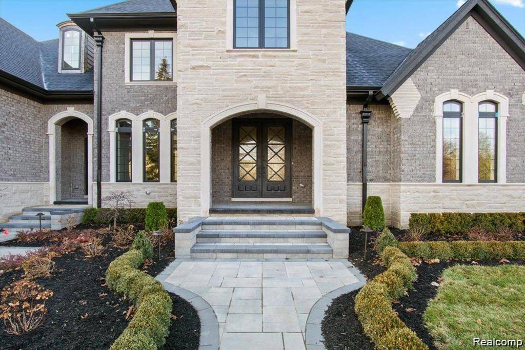 37651 Hidden Valley CT, Clinton Charter Township, MI 48036