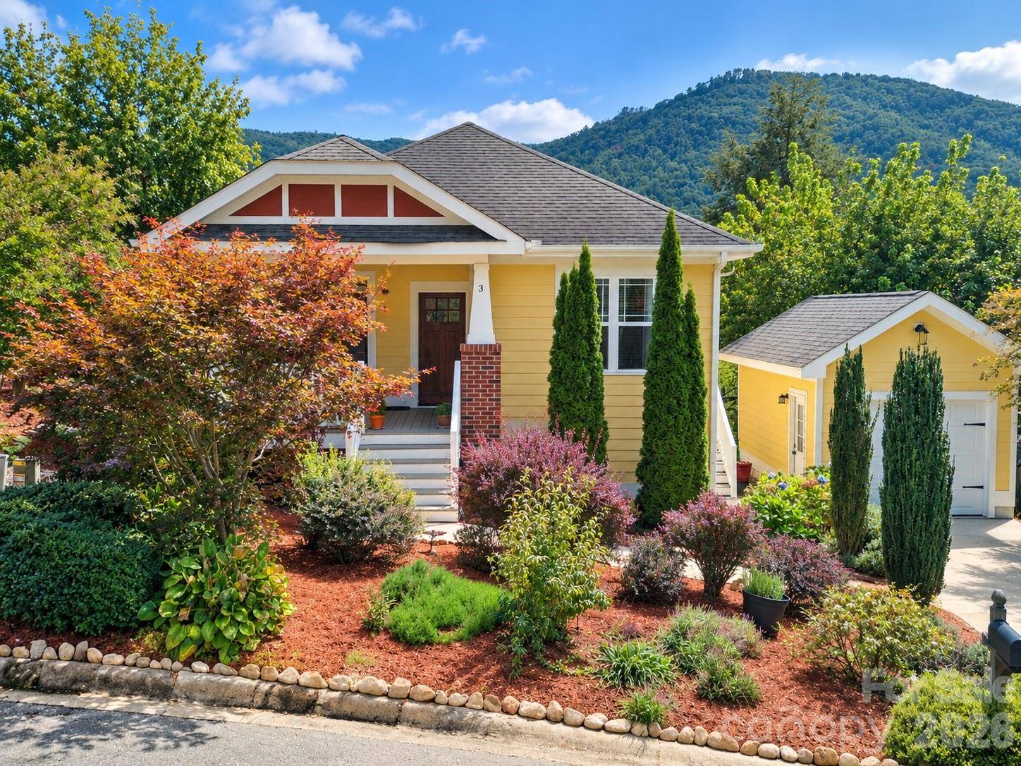 3 Byrdcliffe LN, Asheville, NC 28805