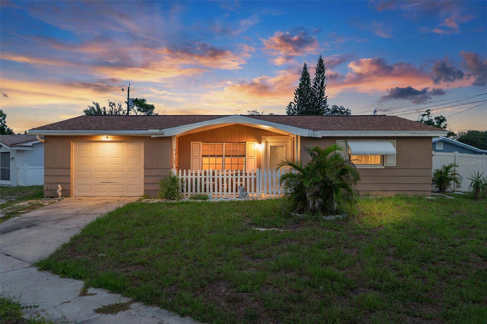 5253 FOREST HILLS DR, Holiday, FL 34690