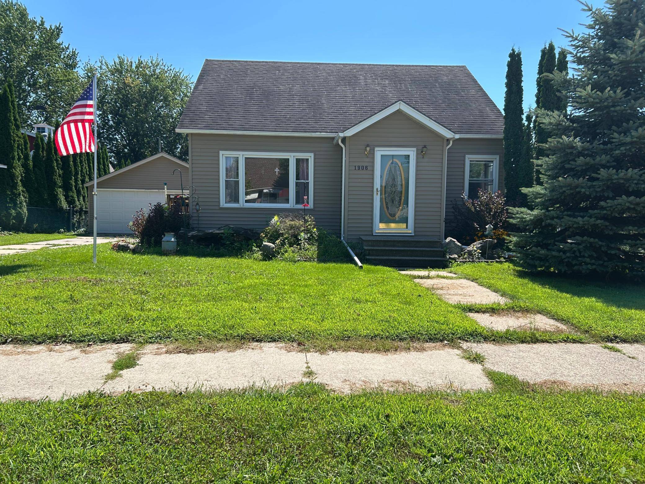 1906 4th AVE SE, Austin, MN 55912