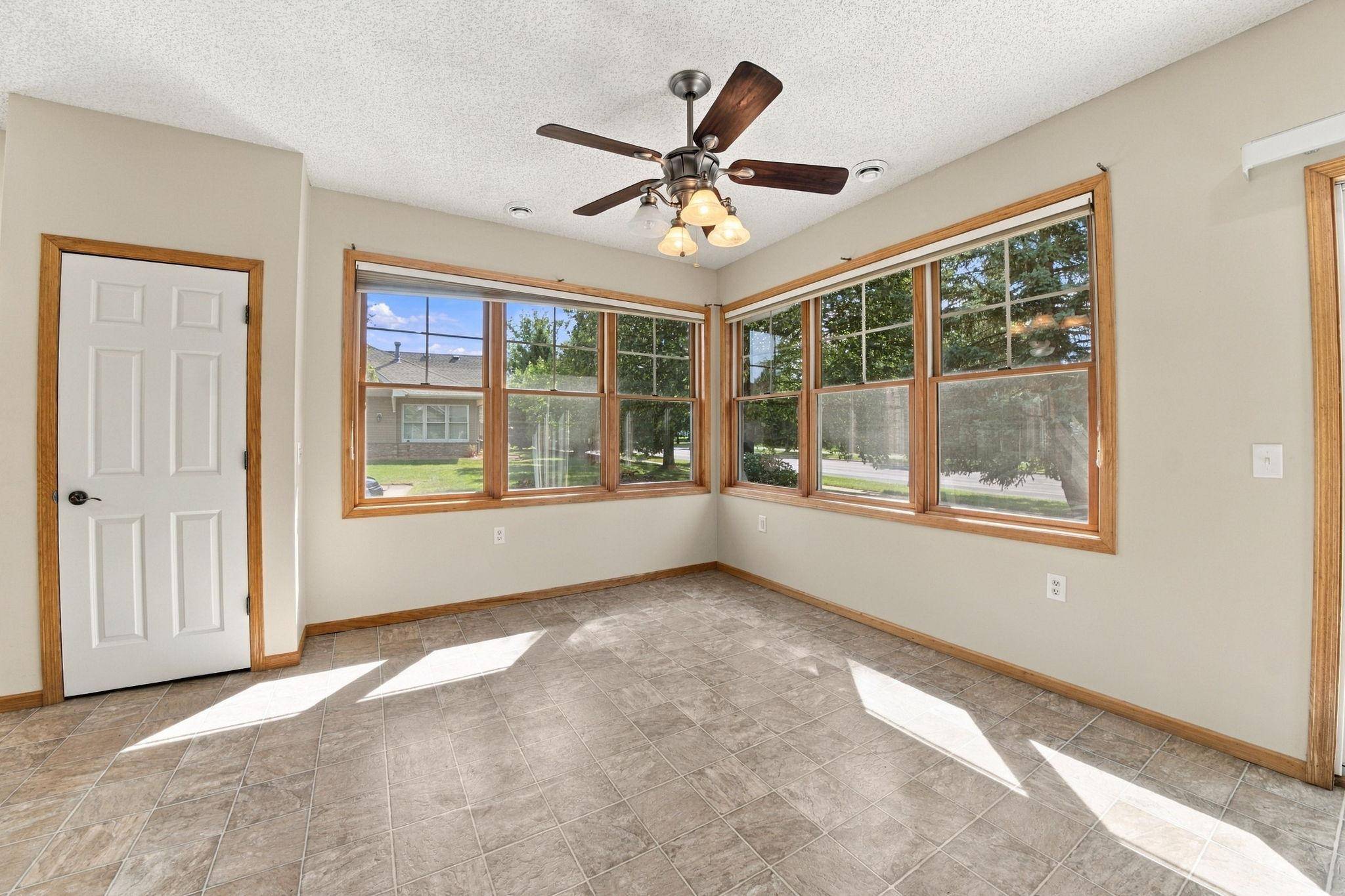 468 Hayes DR, Hastings, MN 55033