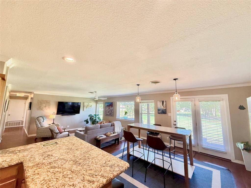 313 Navajo Trail, Gainesville, TX 76240