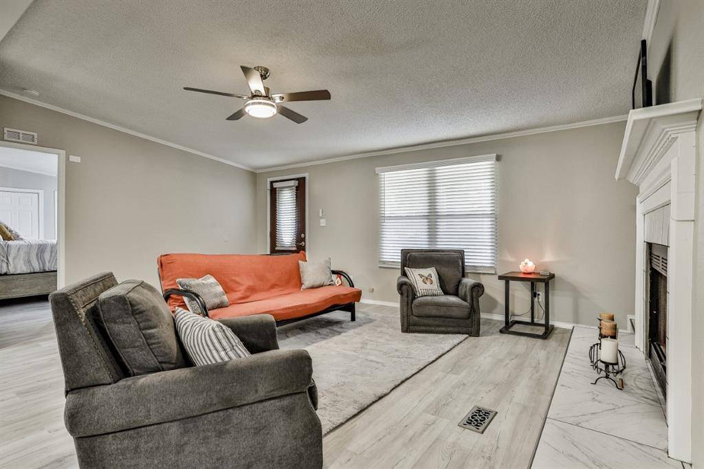 3809 Lands End Court, Granbury, TX 76048
