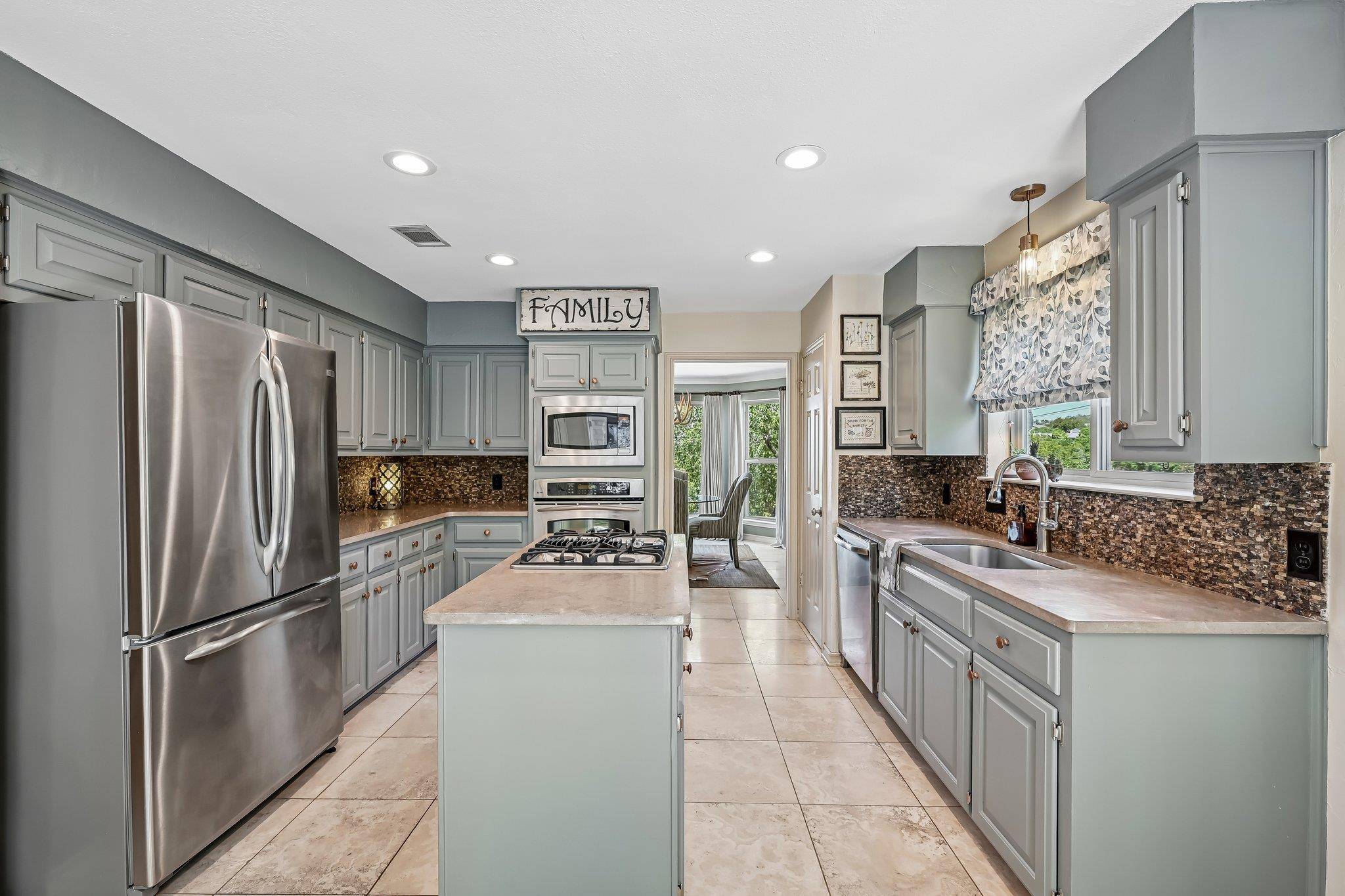 6009 Diamond Head DR, Austin, TX 78746