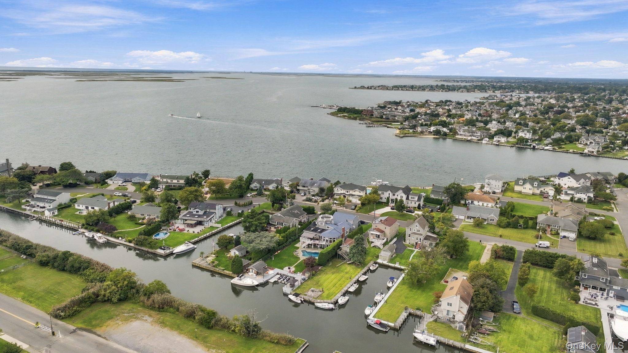 321 Grand Central AVE, Amityville, NY 11701