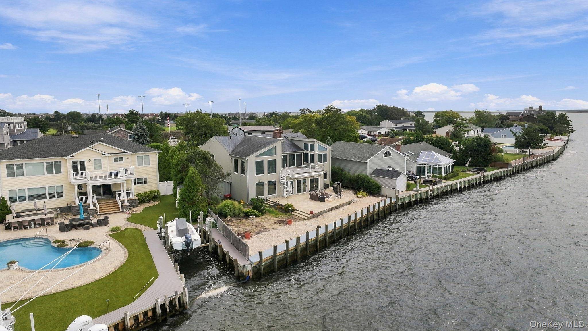 321 Grand Central AVE, Amityville, NY 11701