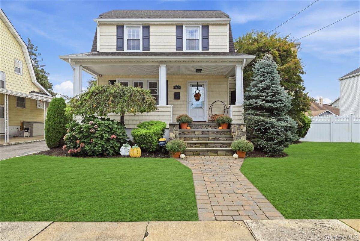 2546 Hicks ST, Bellmore, NY 11710