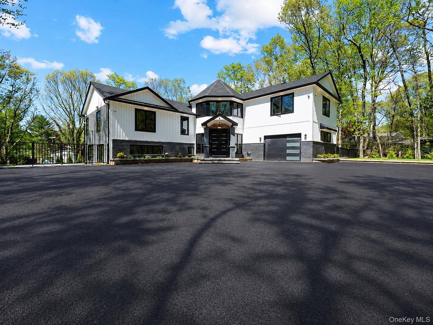 5 N Hills RD, East Norwich, NY 11732