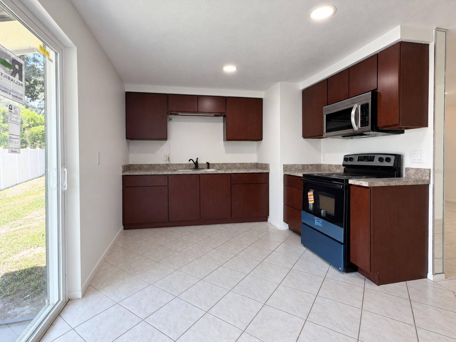 8719 RIVER FOREST CIR, Tampa, FL 33604