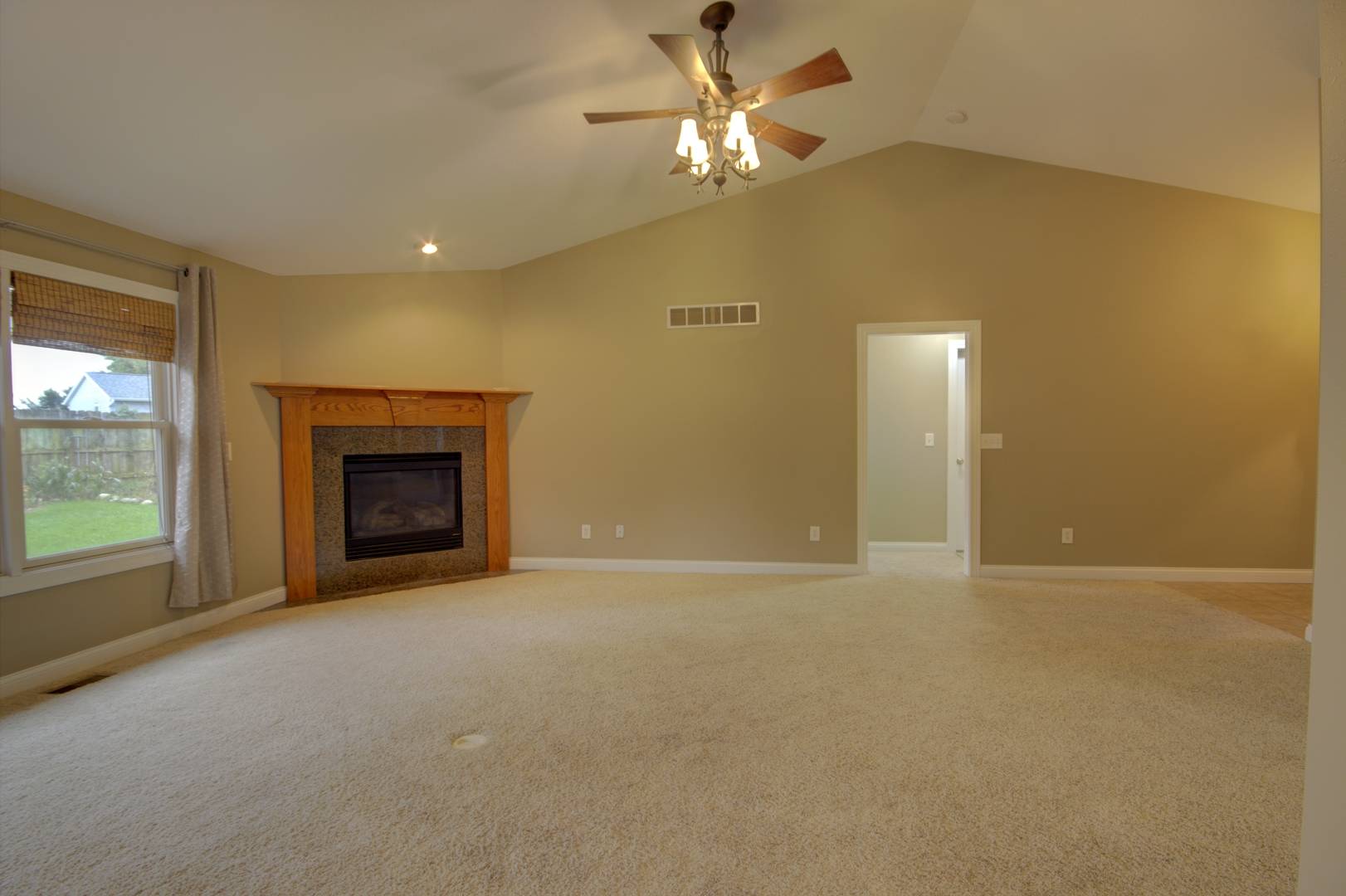 2215 W 59th ST, Davenport, IA 52806